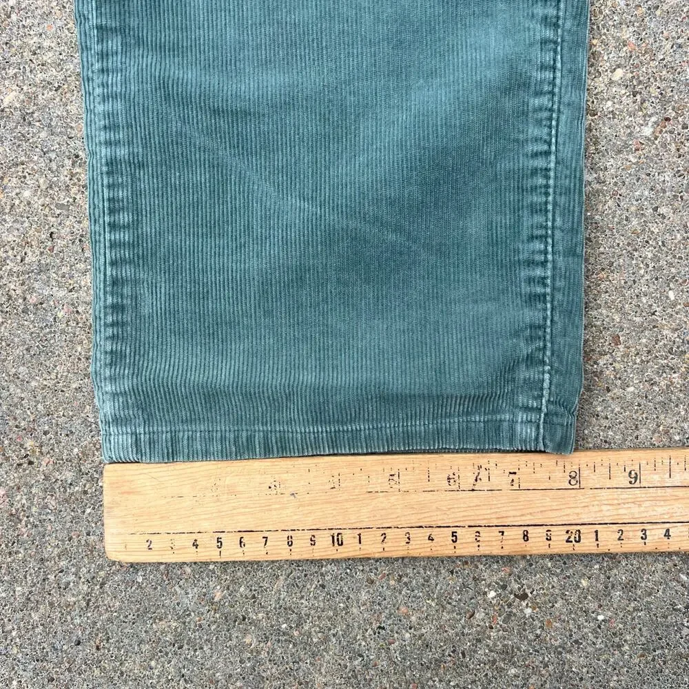 Vintage Y2K Levi’s 551 Button Fly Original Fit Straight Leg Green Corduroy 31x34
